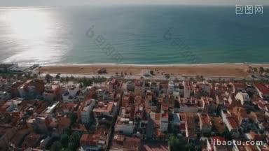 飞过蓝色的地中海海岸，<strong>鸟瞰</strong>巴塞罗那的房屋